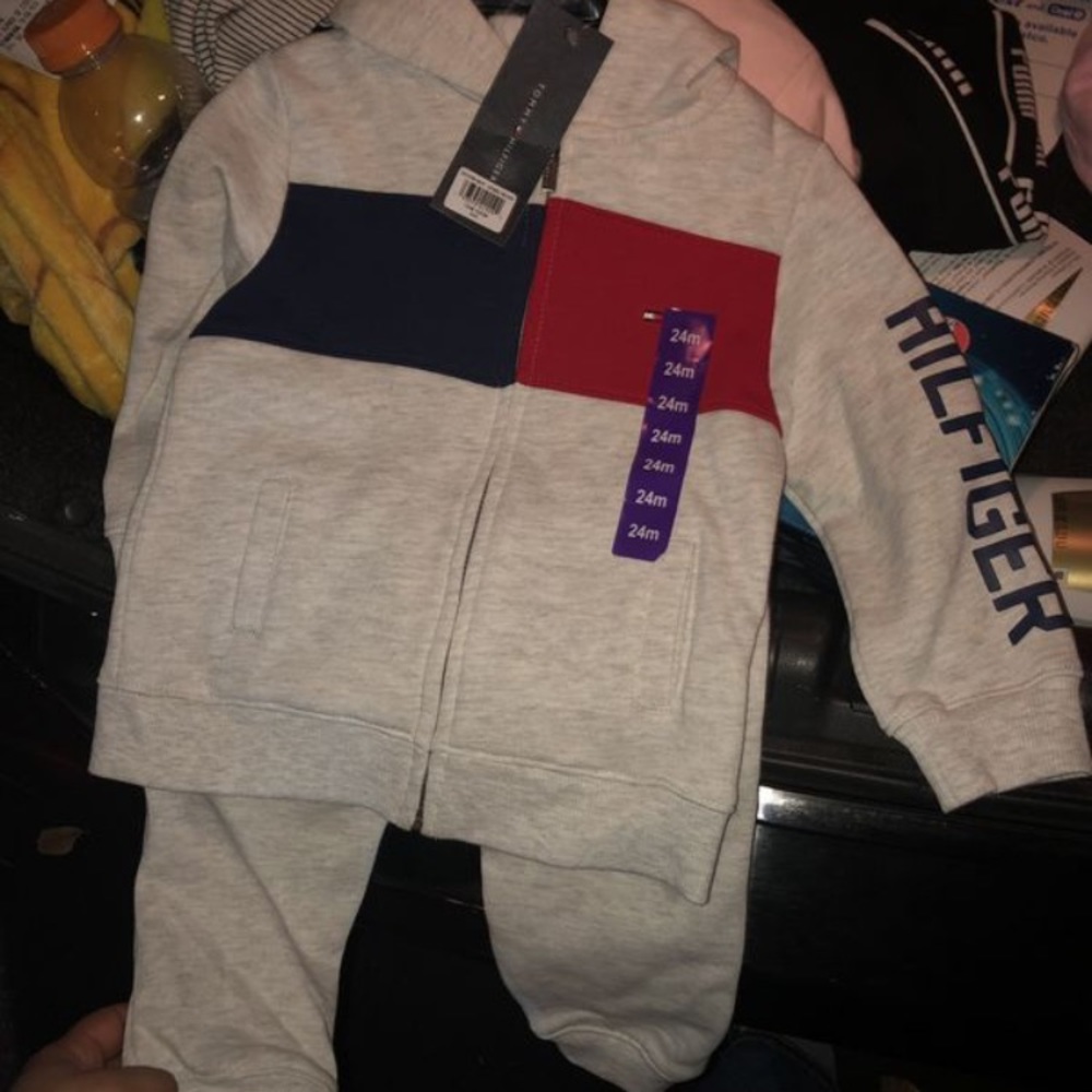 Brand new 2 piece Tommy Hilfiger